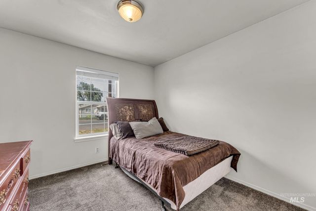 1532 E 3rd Ave, Twin Falls, ID 83301