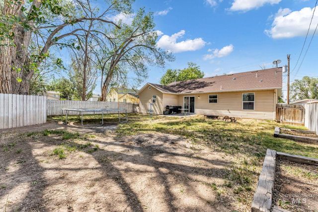 1532 E 3rd Ave, Twin Falls, ID 83301