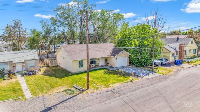 1532 E 3rd Ave, Twin Falls, ID 83301