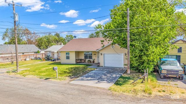 1532 E 3rd Ave, Twin Falls, ID 83301