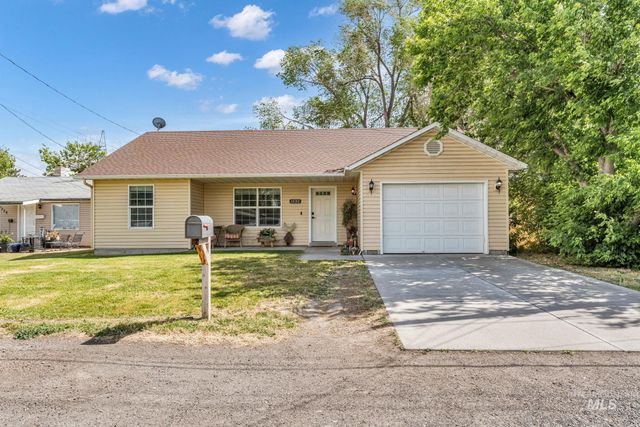 1532 E 3rd Ave, Twin Falls, ID 83301