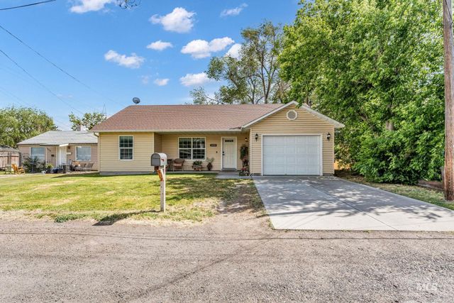 1532 E 3rd Ave, Twin Falls, ID 83301