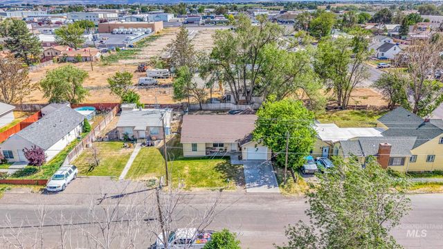 1532 E 3rd Ave, Twin Falls, ID 83301