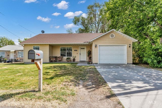 1532 E 3rd Ave, Twin Falls, ID 83301