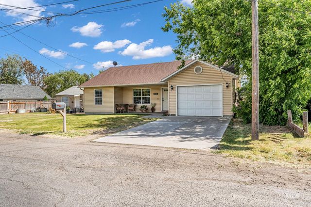 1532 E 3rd Ave, Twin Falls, ID 83301