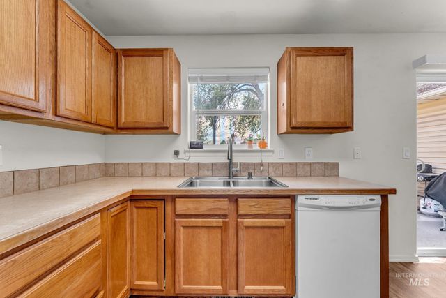1532 E 3rd Ave, Twin Falls, ID 83301
