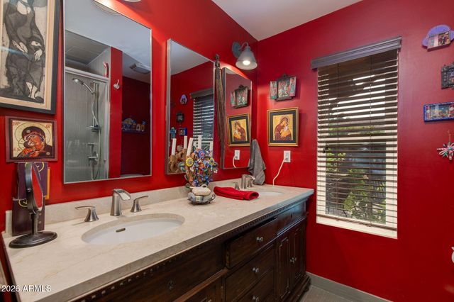 2038 E PASADENA Avenue, Phoenix, AZ 85016