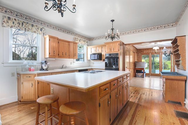 392-394 Lexington Road, Versailles, KY 40383