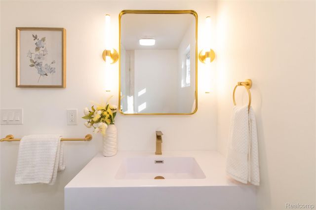 1326 Mohawk Avenue, Royal Oak, MI 48067