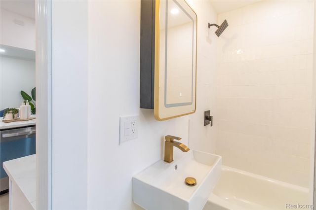 1326 Mohawk Avenue, Royal Oak, MI 48067