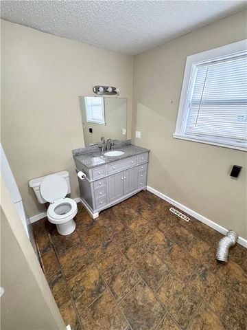 1400 E Hayward Avenue, Independence, MO 64050