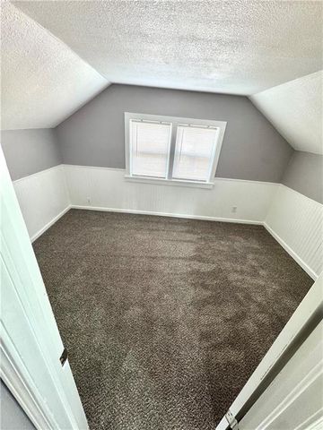 1400 E Hayward Avenue, Independence, MO 64050