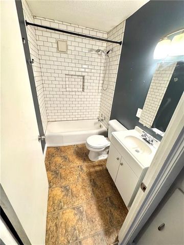 1400 E Hayward Avenue, Independence, MO 64050