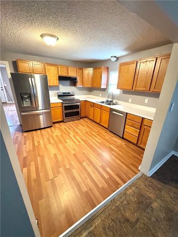 1400 E Hayward Avenue, Independence, MO 64050