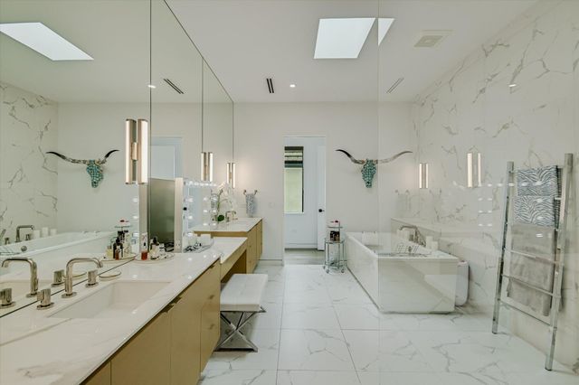 2004 Rue De St Tropez, Austin, TX 78746