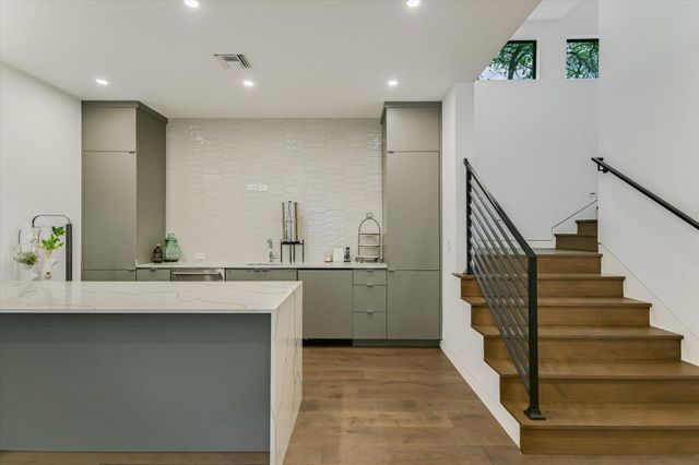 2004 Rue De St Tropez, Austin, TX 78746