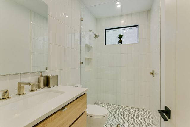 2004 Rue De St Tropez, Austin, TX 78746