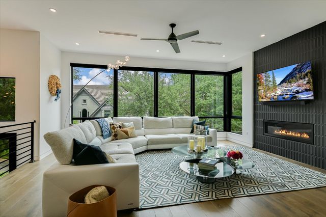 2004 Rue De St Tropez, Austin, TX 78746
