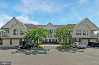 25230 POND VIEW SQ #301, Chantilly, VA 20152