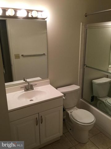 1 APRICOT CT, Gaithersburg, MD 20878