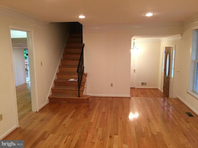 1 APRICOT CT, Gaithersburg, MD 20878