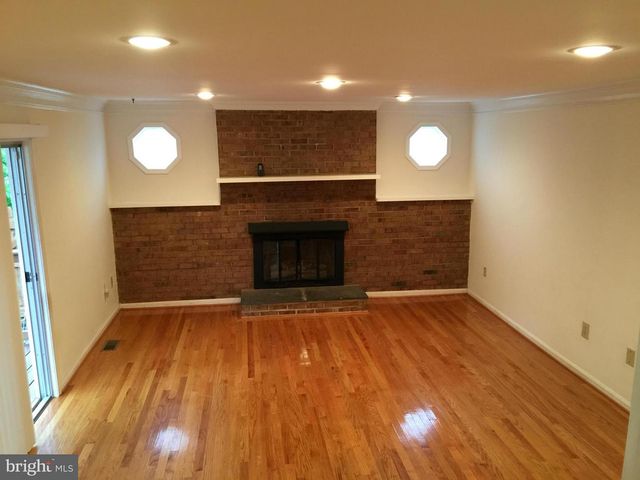 1 APRICOT CT, Gaithersburg, MD 20878