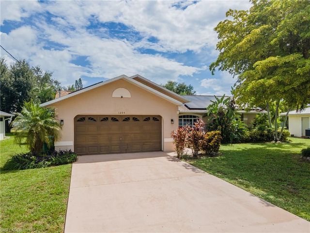 1205 SE 12th LN, Cape Coral, FL 33990