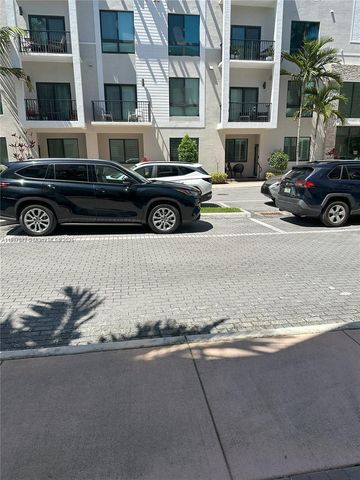 4670 NW 84th Ave 13, Doral, FL 33166