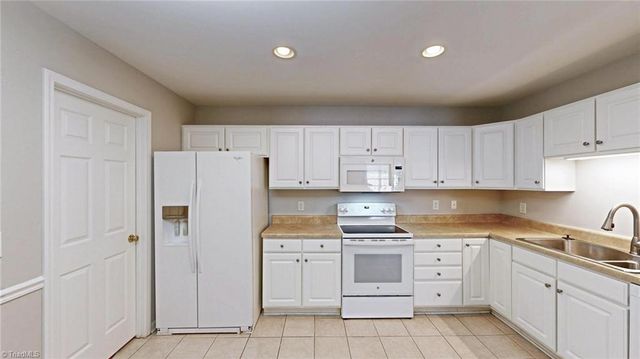 1052 Glyn Water Lane, High Point, NC 27265