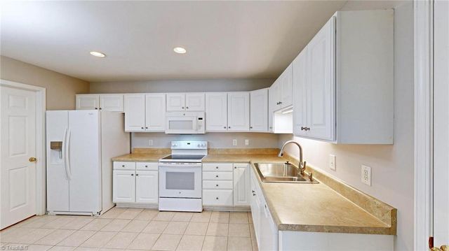 1052 Glyn Water Lane, High Point, NC 27265