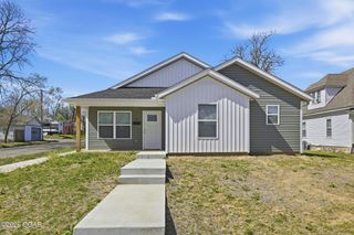 402 N Jackson Avenue, Joplin, MO 64801