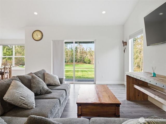 38512 Mountain Highway E, Eatonville, WA 98328