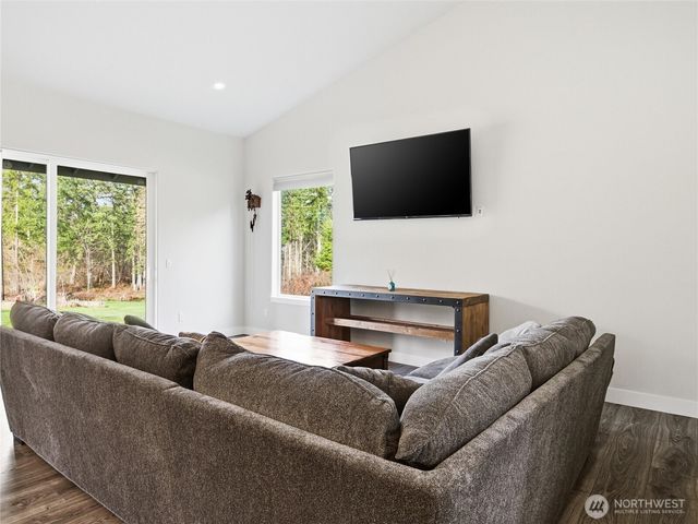 38512 Mountain Highway E, Eatonville, WA 98328