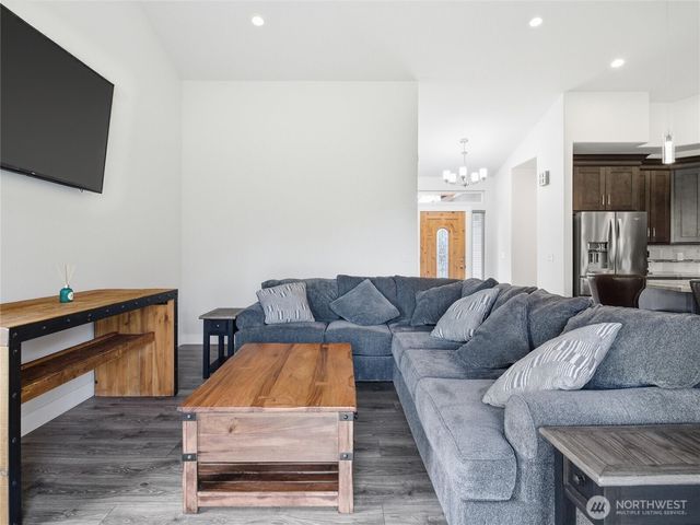 38512 Mountain Highway E, Eatonville, WA 98328