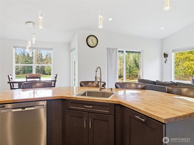 38512 Mountain Highway E, Eatonville, WA 98328