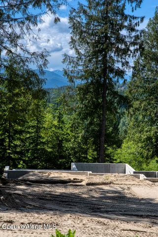 215 White Cloud Dr, Sandpoint, ID 83864
