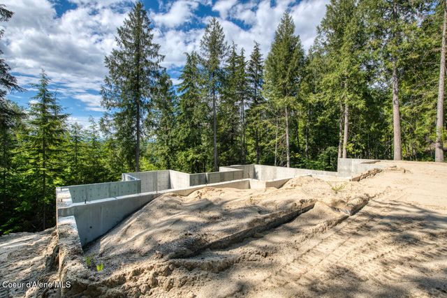 215 White Cloud Dr, Sandpoint, ID 83864