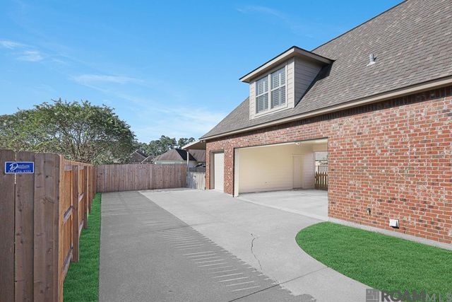 13298 Brookcrest Dr, Walker, LA 70785