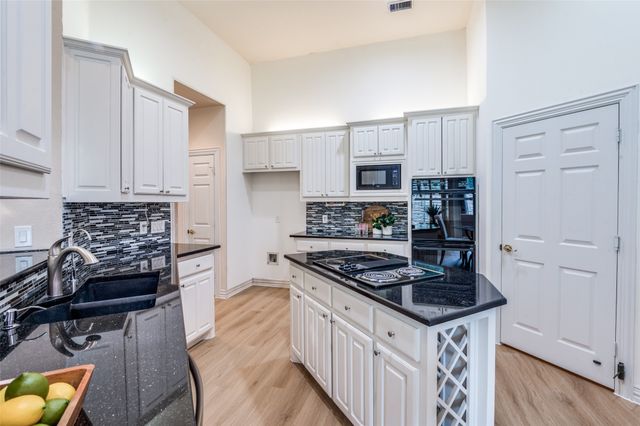 3752 Park Place, Addison, TX 75001