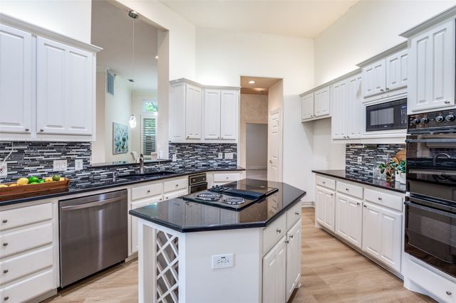 3752 Park Place, Addison, TX 75001