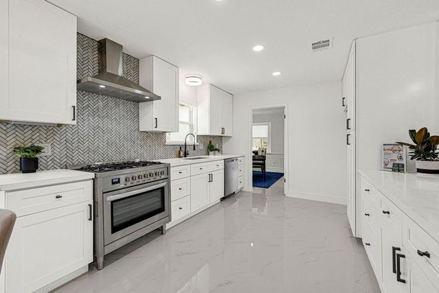 2415 Moss Hill Drive, Houston, TX 77080