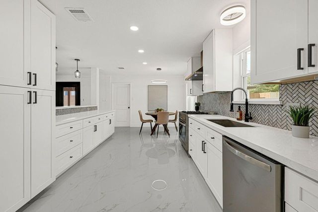 2415 Moss Hill Drive, Houston, TX 77080