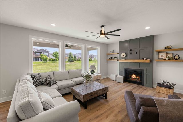 1252 S Radley Street, West Des Moines, IA 50266