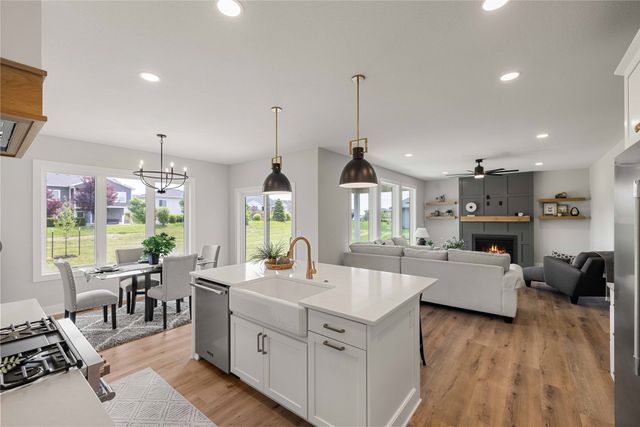 1252 S Radley Street, West Des Moines, IA 50266