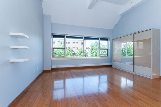 290 Pleasant St 208, Watertown, MA 02472