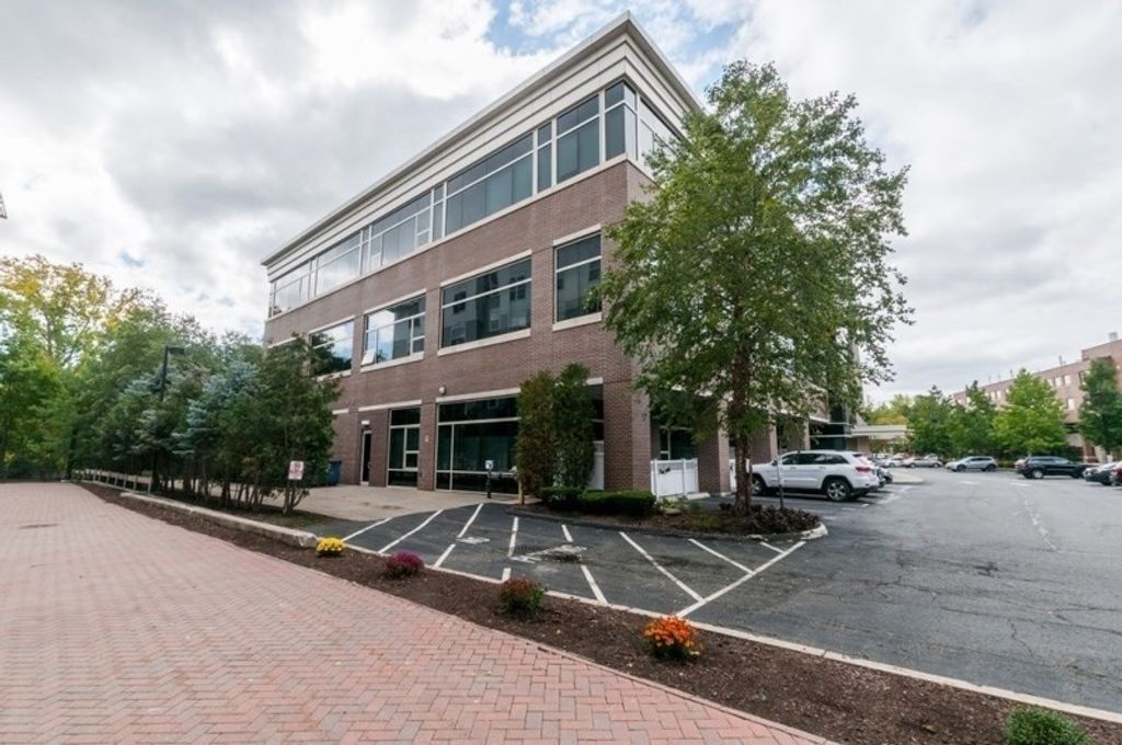 290 Pleasant St 208, Watertown, MA 02472