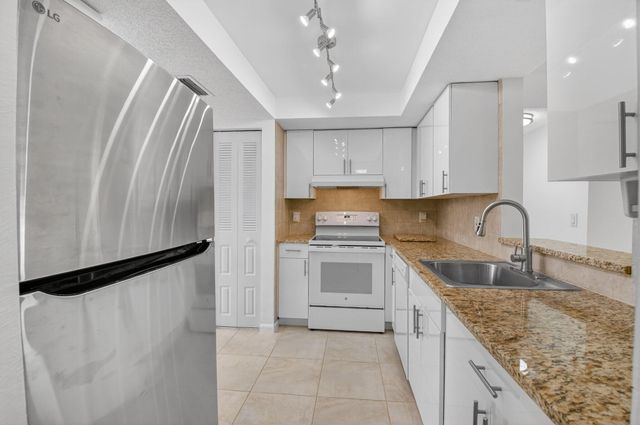 10 Willowbrook Lane 207, Delray Beach, FL 33446