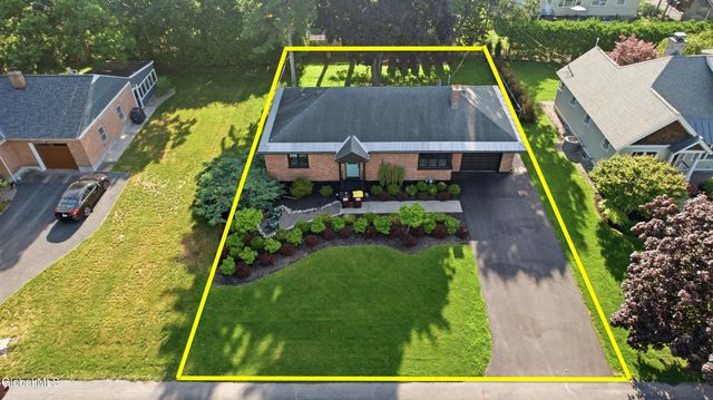 7 Macarthur Drive, Saratoga Springs, NY 12866