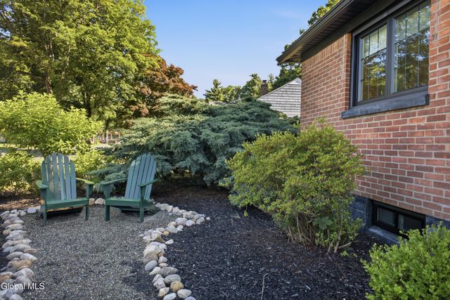 7 Macarthur Drive, Saratoga Springs, NY 12866