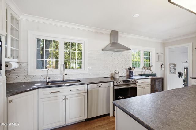 7 Macarthur Drive, Saratoga Springs, NY 12866